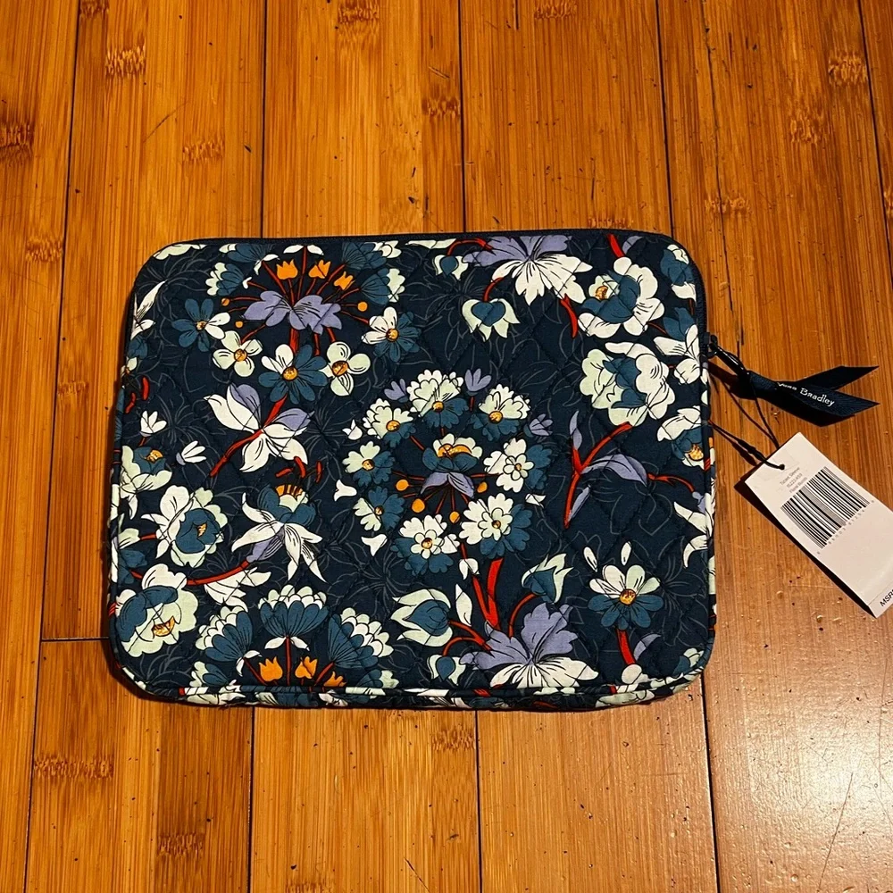 NWT Vera Bradley Blue Floral Bursts Tablet / Kendal Sleeve OS